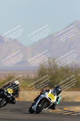 media/Mar-21-2025-CVMA Friday Practice (Fri) [[30cd4fe323]]/3-Racer 2/Session 2 (Turn 4 Entry)/